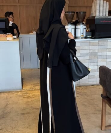 Lined بني وبيج