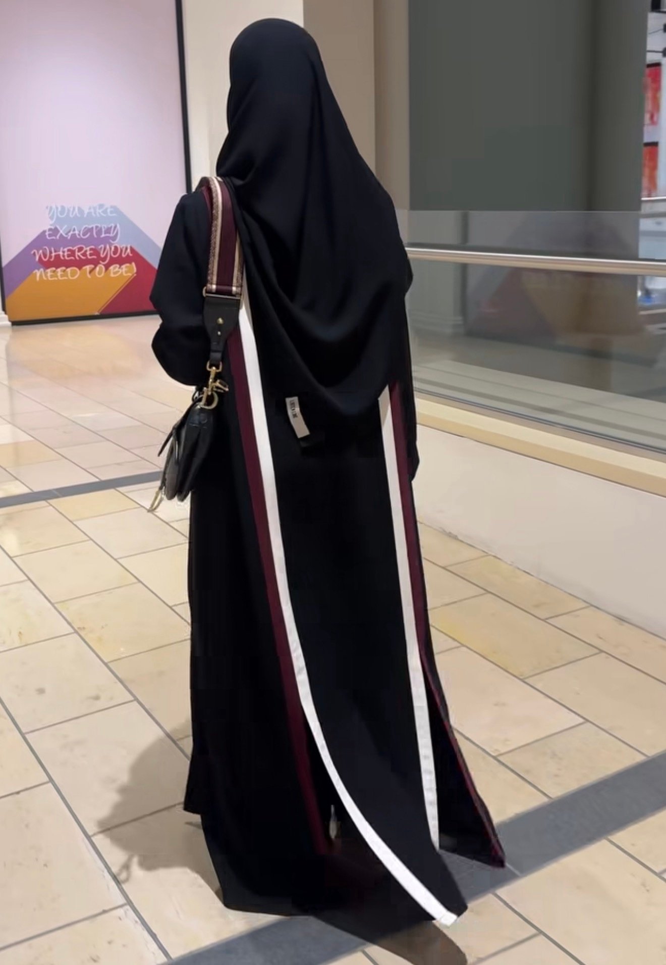 Lined 56 بالعنابي - قياس